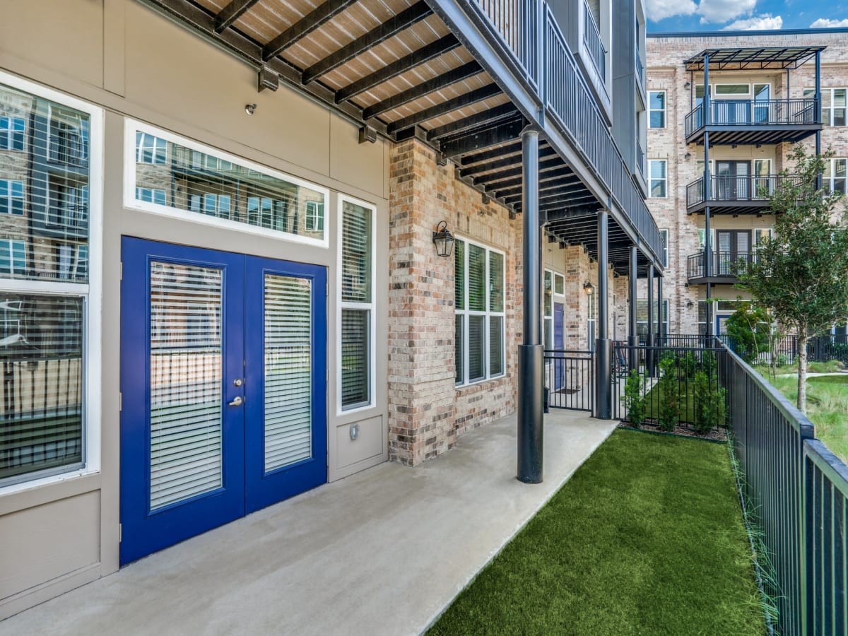 Wallis and Baker Apartments Luxury Apartments Grapevine, TX Townhomes